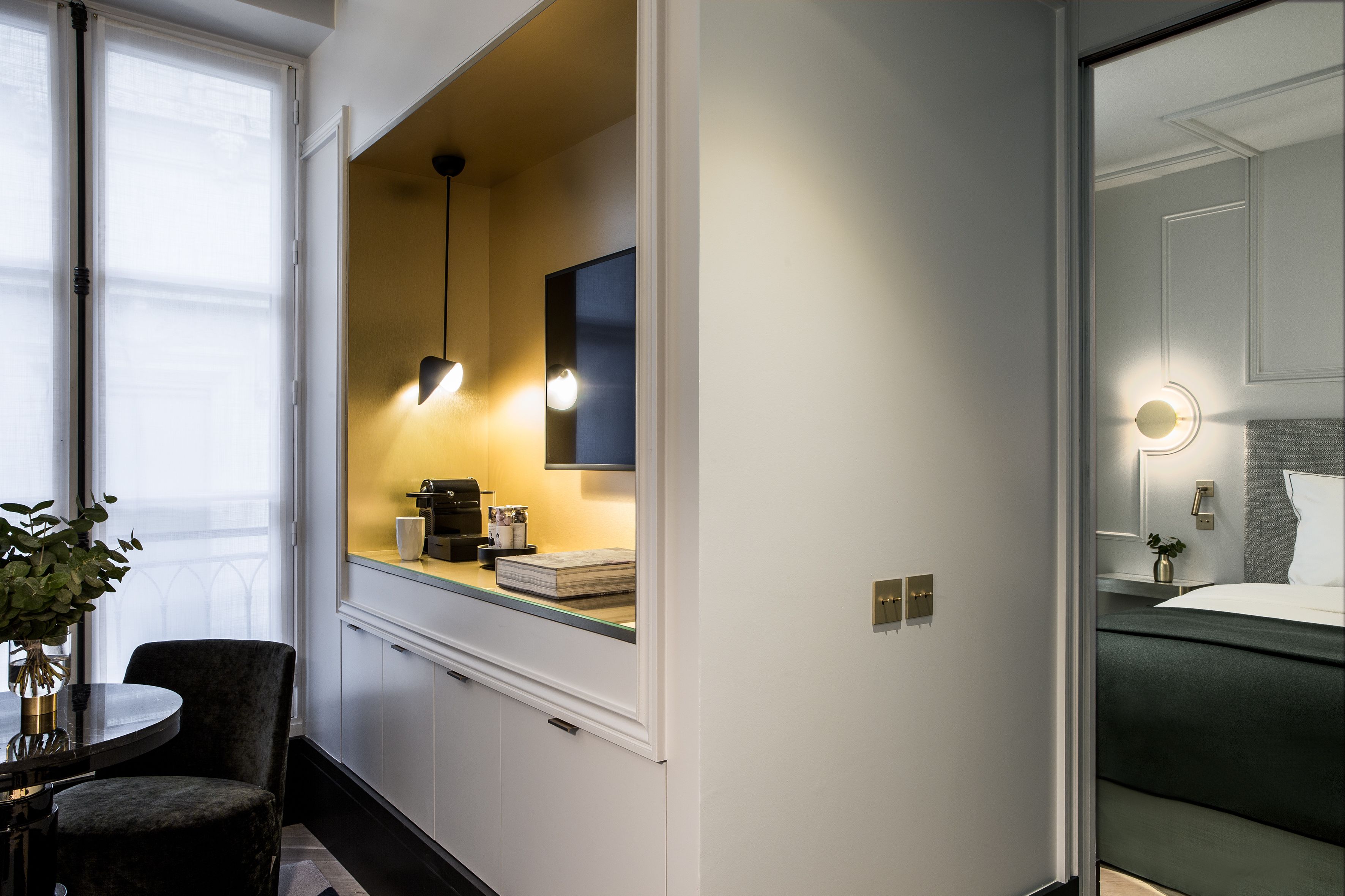 suite (concorde) | living area | flat-screen tv