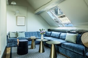 Lobby sitting area - Maison Armance (Paris)