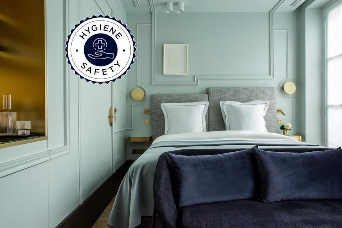 Executive Double Room | Minibar, in-room safe, desk, blackout drapes