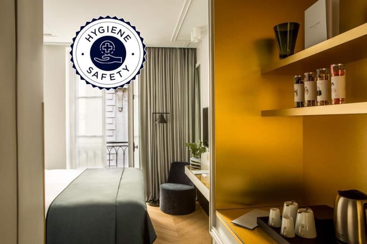 Room, Connecting Rooms | Minibar, in-room safe, desk, blackout drapes