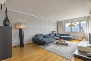 Huoneisto, 3 makuuhuonetta, vuoristonäköala | Oleskelualue | Taulutelevisio
