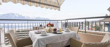 Apartment, 3 Bedrooms, Mountain View | Terrace/patio