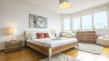 Apartment, 3 Bedrooms, Mountain View | 3 bedrooms, premium bedding, desk, laptop workspace