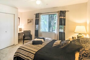4 bedrooms, iron/ironing board, Internet, bed sheets - Patio & Yard: Dtwn Cottonwood Home! (Cottonwood)