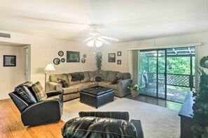 TV, fireplace, DVD player, books - Patio & Yard: Dtwn Cottonwood Home! (Cottonwood)