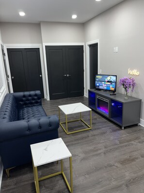 Interior - Modern luxury! 2 bedrooms- reserve it now! (Milwaukee)