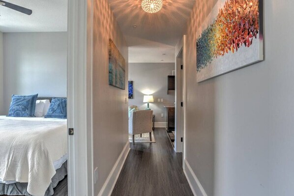 2 habitaciones, tabla de planchar con plancha, wifi y ropa de cama