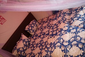2 bedrooms, iron/ironing board, free WiFi
