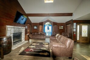 Interior - Windmill Springs In Gruene With River frontage! Walking distance to Gruene Hall! (New Braunfels)