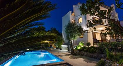 Charming villa LeANN with stunning garden