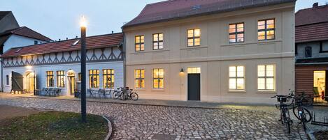 Huoneisto, 3 makuuhuonetta | Yksilöllisesti sisustettu, yksilöllisesti kalustettu, työpöytä