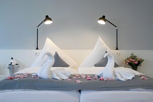 Quarto casal, 1 cama de casal | Individualmente decorados, individualmente mobiliados, escrivaninha