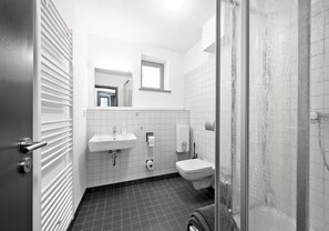 公寓客房, 3 間臥室 | 浴室 | 淋浴設備、風筒、提供毛巾、洗頭水