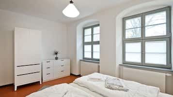 Apartamento | 3 dormitorios, decoración individual, mobiliario individual y escritorio