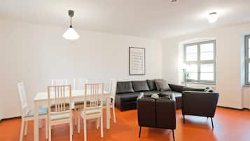 Leilighet, 3 soverom | Individuelt dekorert, individuelt innredet og skrivebord