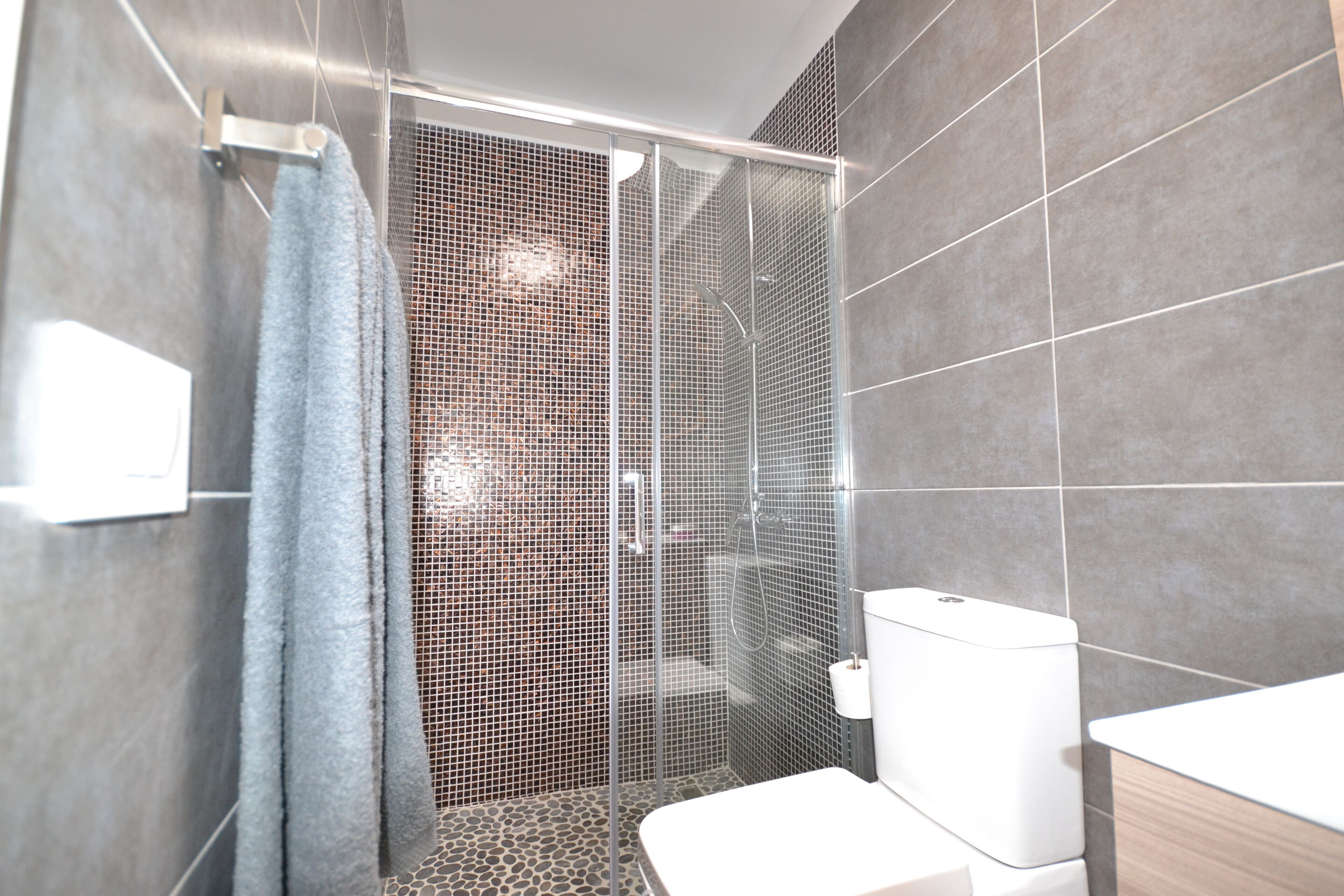 Haartrockner, Handtücher, Toilettenpapier