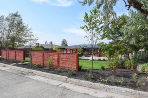 Property grounds - Roomy Salt Lake City Apt with Movie/Game Room (Salt Lake City)