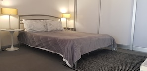 2 bedrooms, desk, iron/ironing board, free WiFi