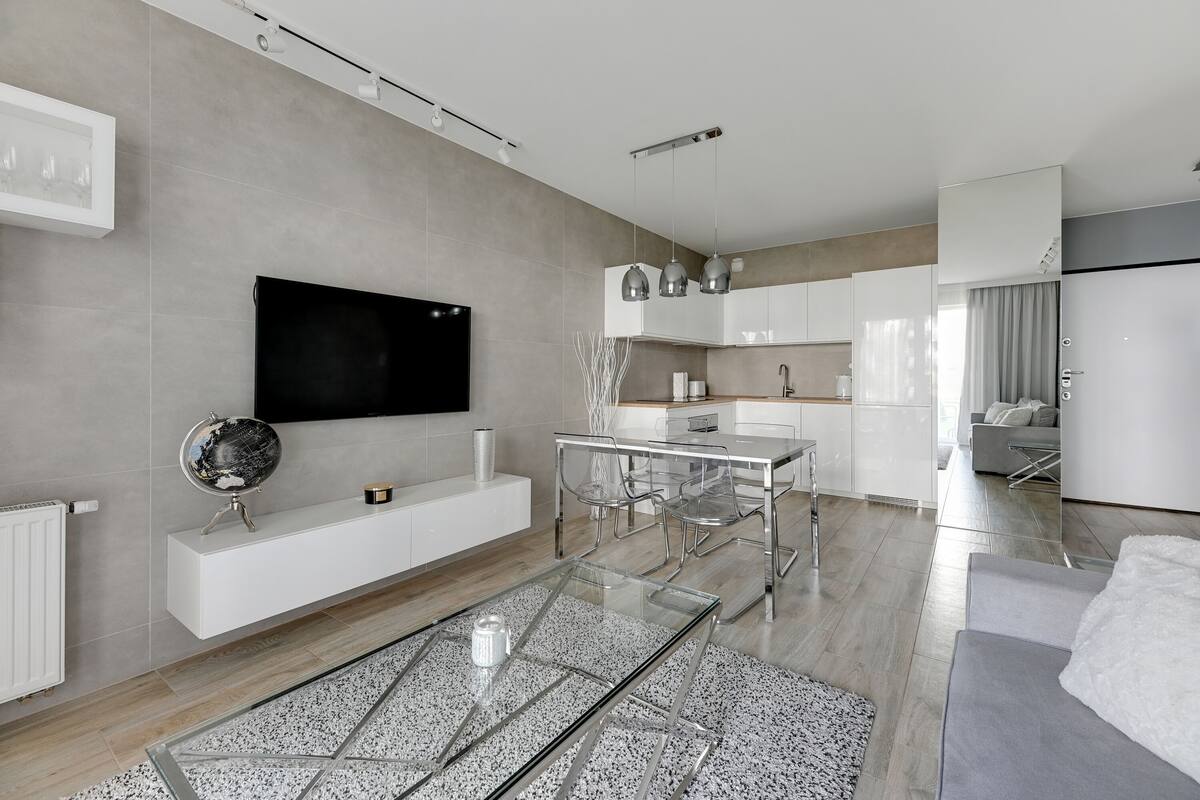 1 bedroom, individually decorated, individually furnished