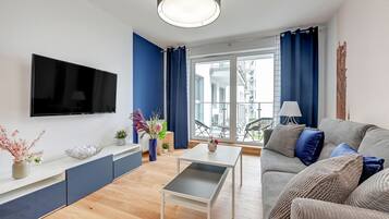 Superior Apartment (Parking) | Living room | Smart TV