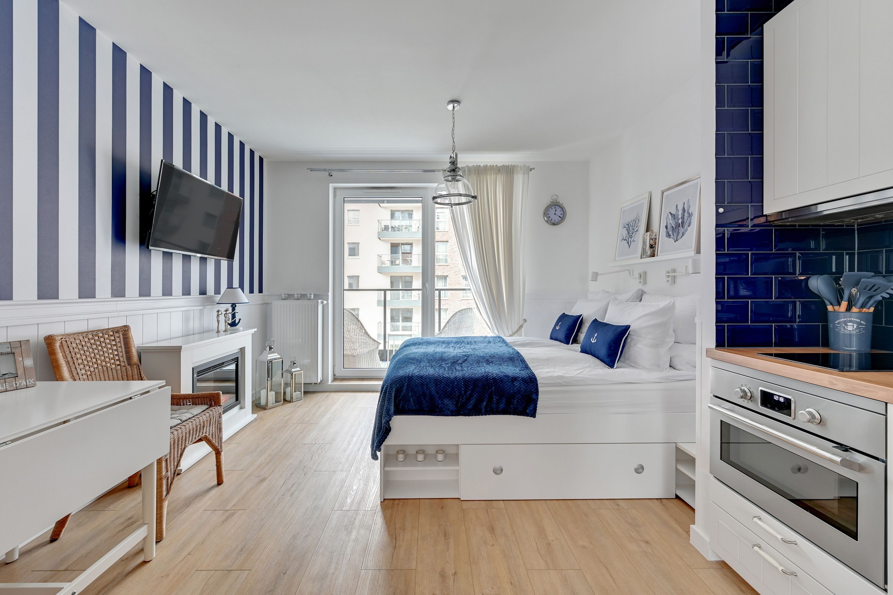 Deluxe Studio Suite (No parking) | Individually decorated, individually furnished, iron/ironing board