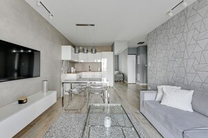 Deluxe Apartment (Parking 1) | Dihias secara berasingan, dilengkapkan perabot secara berasingan