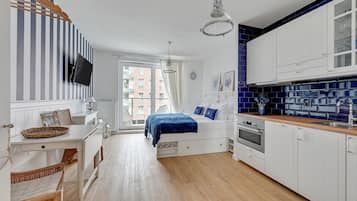Deluxe Studio Suite (No parking) | 1 bedroom, individually decorated, individually furnished