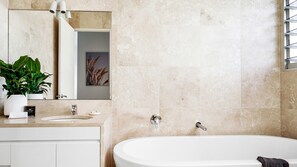 Badewanne, Haartrockner