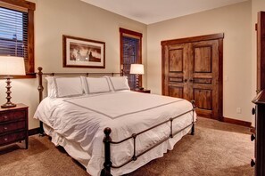 3 makuuhuonetta, silitysrauta/-lauta, ilmainen Wi-Fi, vuodevaatteet