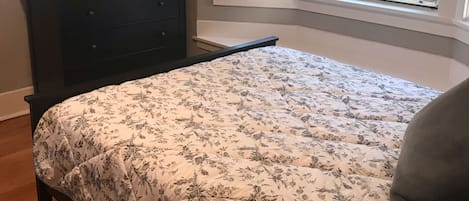 2 多间卧室、熨斗/熨衣板、WiFi、床单