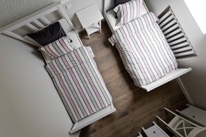 3 bedrooms, iron/ironing board, WiFi, bed sheets