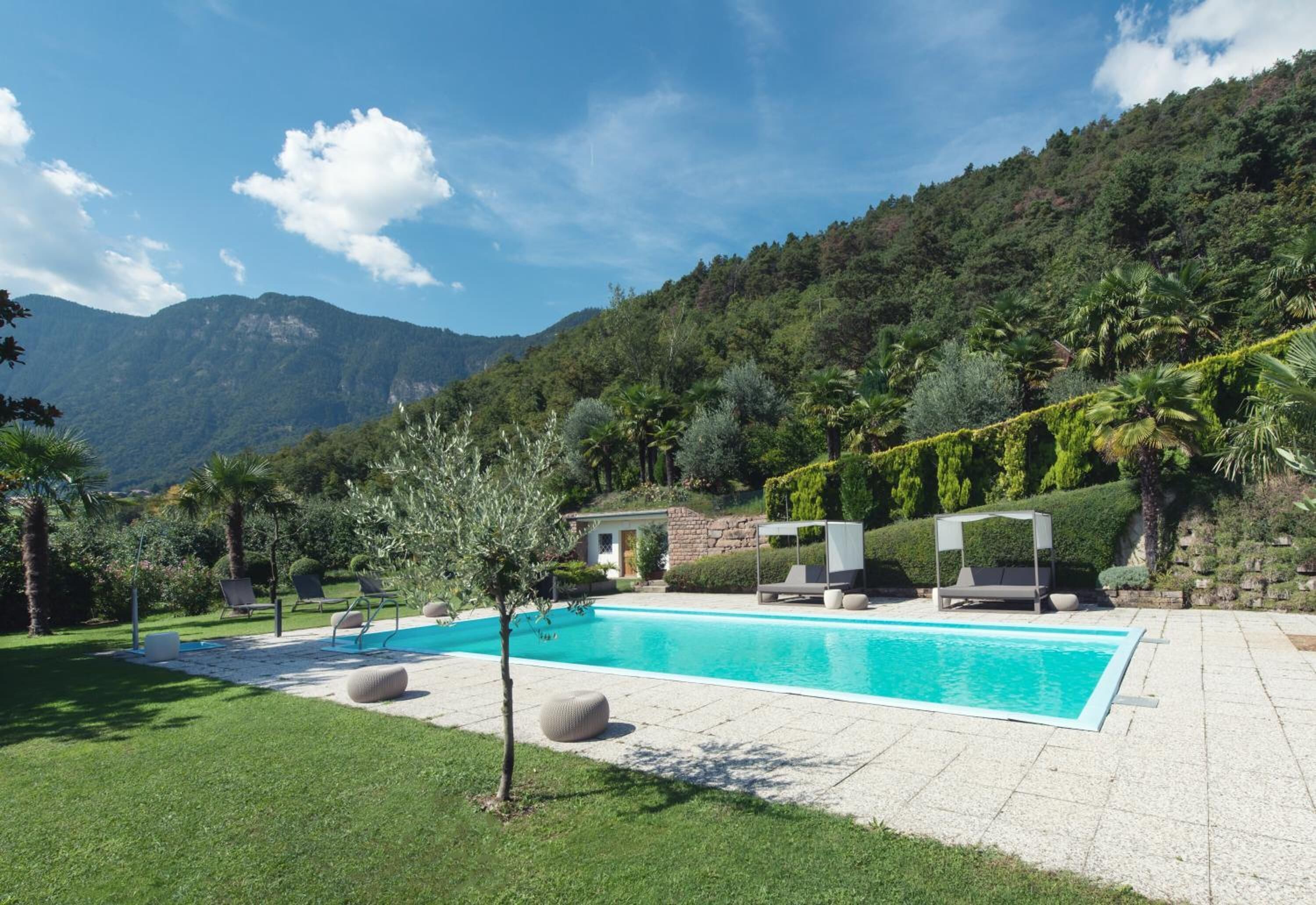 Innenpool, Außenpool (je nach Saison geöffnet)