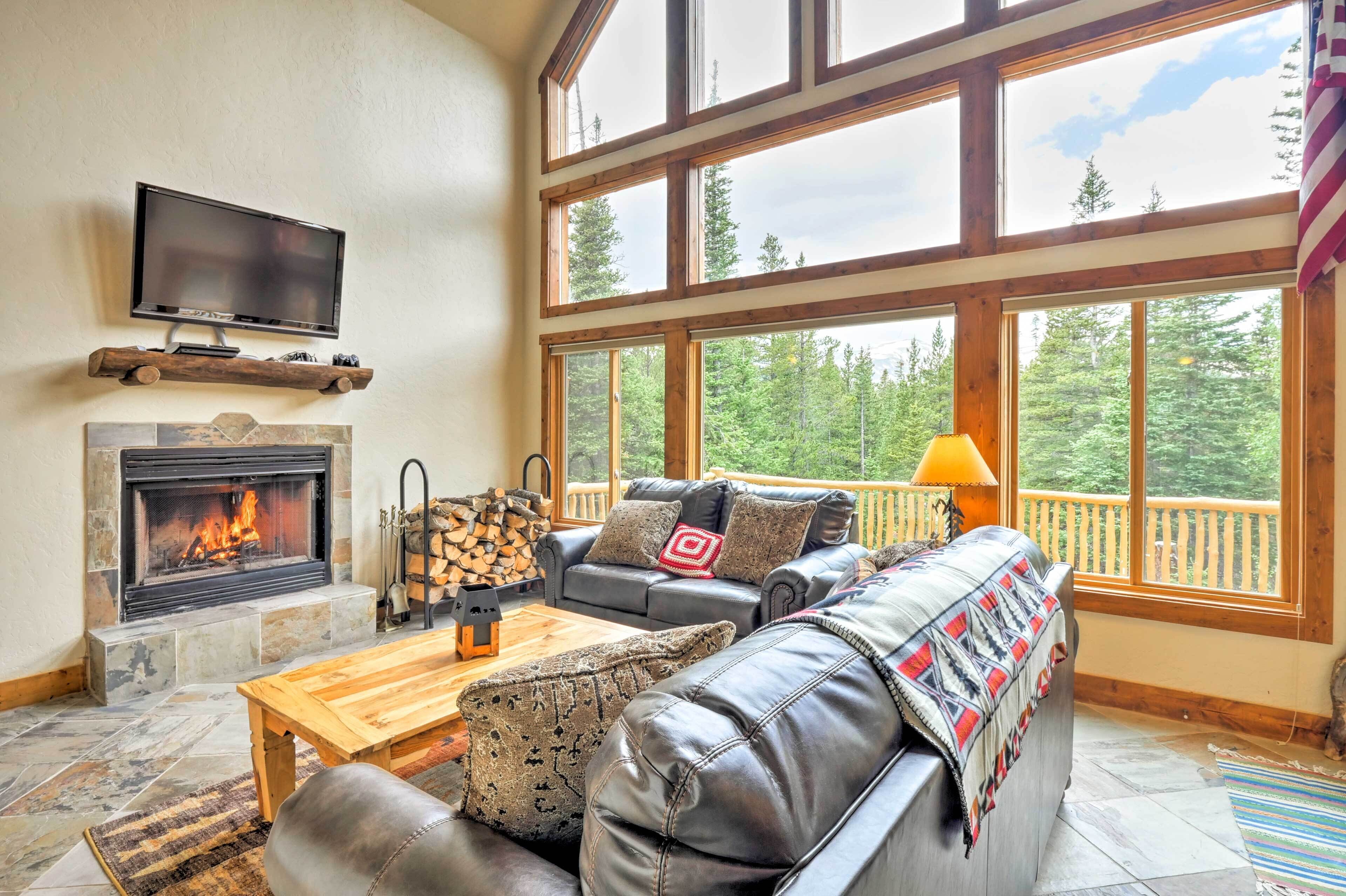 Fairplay Log Cabin w/Deck & Incredible Mtn Views!