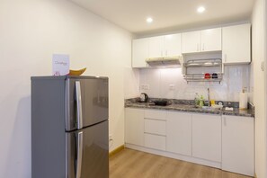 Fridge, microwave, stovetop, electric kettle