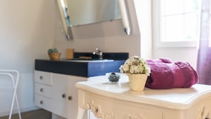 Double Room | Bathroom sink - 15 min de Honfleur (Fort-Moville)