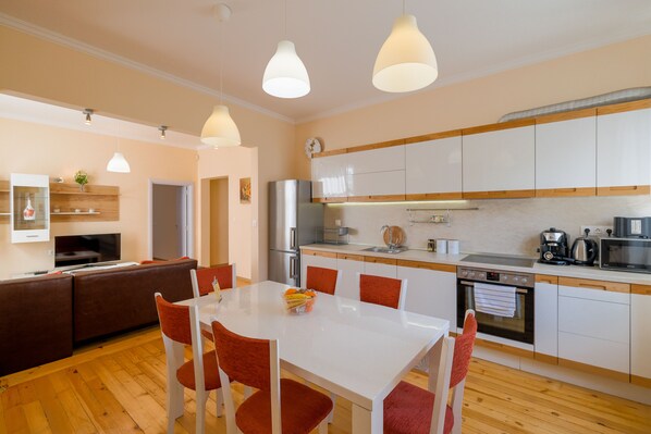 Fridge, microwave, oven, stovetop