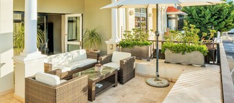 Walk to the Beach from a Cape Dutch Heritage Bungalow