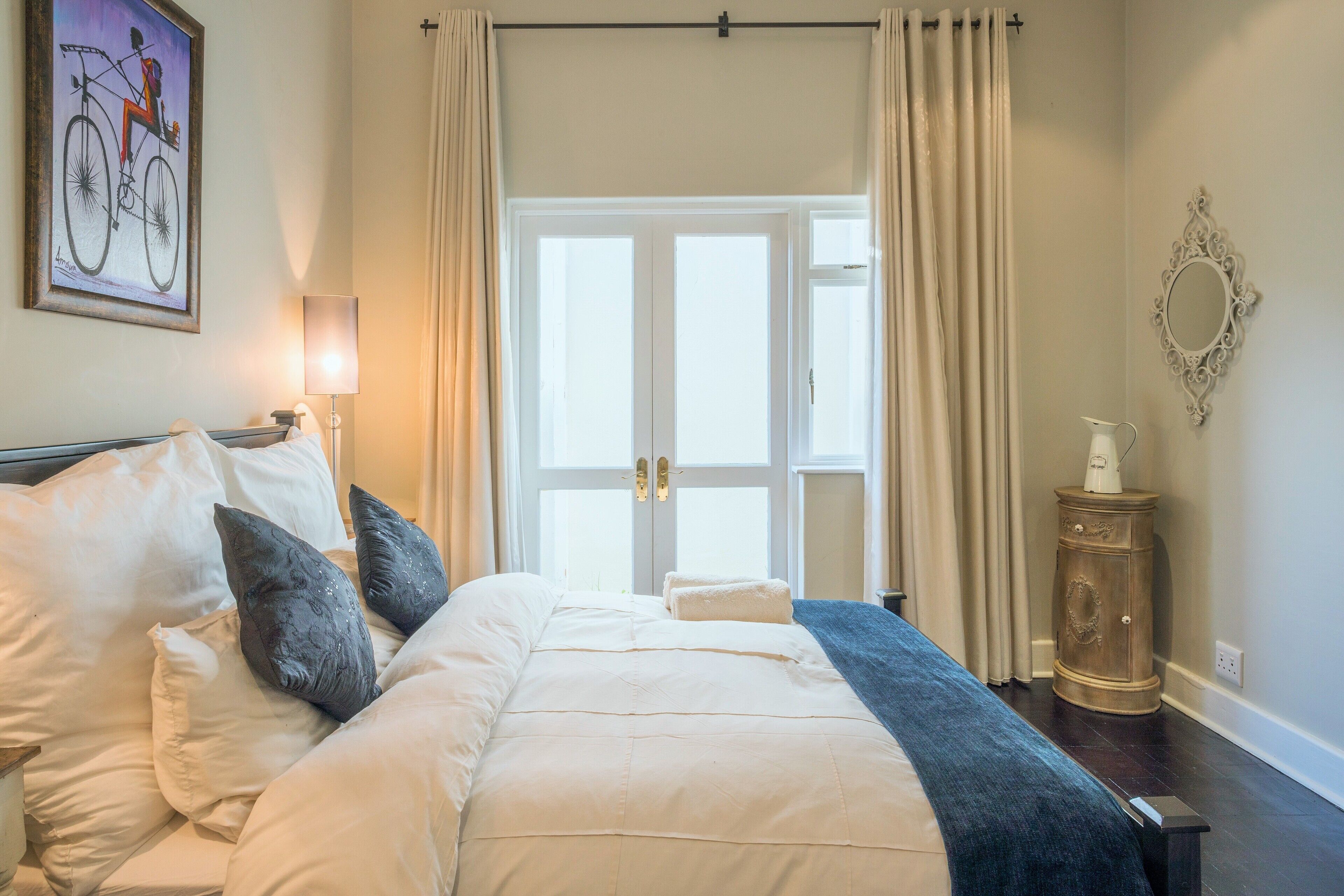 4 bedrooms, desk, iron/ironing board, free WiFi