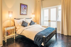 4 bedrooms, desk, iron/ironing board, free WiFi