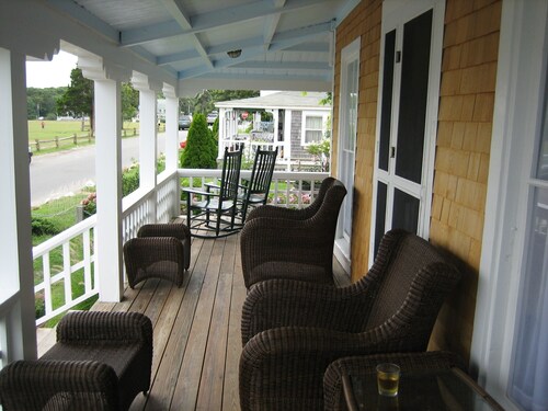 Original Pratt House built in 1866 with Ocean View of the Inkwell beach.