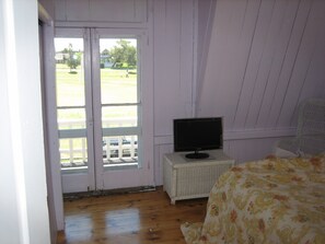 5 bedrooms, iron/ironing board, free WiFi