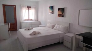 5 chambres, fer et planche à repasser, Wi-Fi, draps fournis