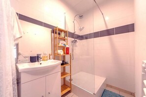 Hair dryer, towels