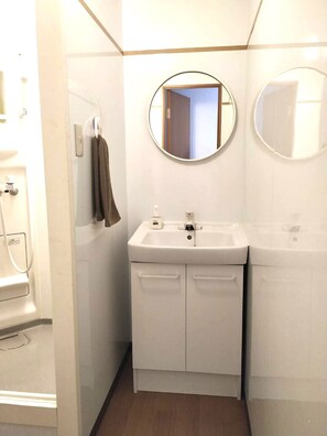 Basic Apartment, 1 Double Bed (Studio, 2B) | Bathroom