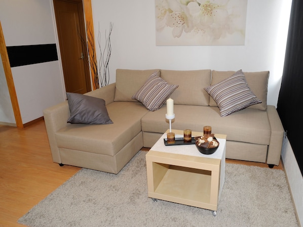 Apartment, 4 Bedrooms (300) | Living room
