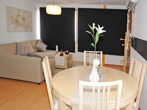 Flat-screen TV - Genesis Apartments - Ebisu Building (Osaka)