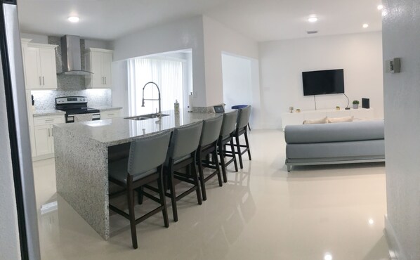 المنشأة من الداخل