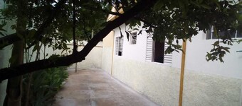 Large and Fresh House for Season in Mococa