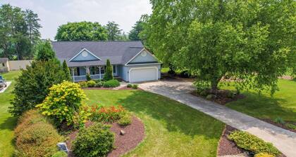 11 Mi to Greensboro: Family Home w/ Hot Tub