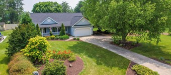 NY! 1-Acre Family Home w / Pool ~ 11 Mi til Greensboro